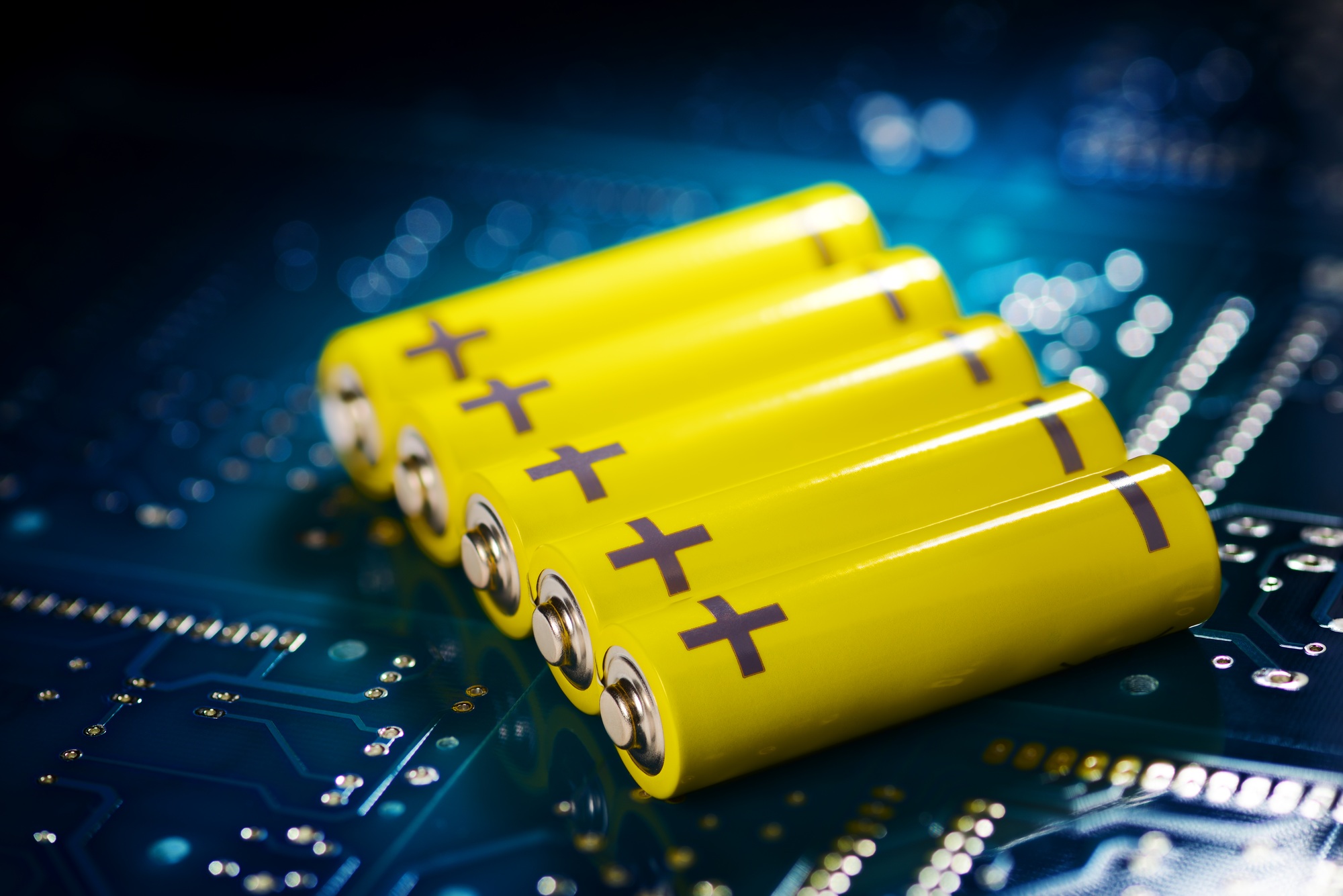 Yellow mignon battery
