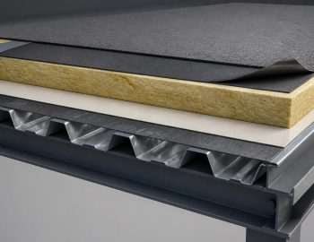 découvrez comment optimiser l'isolation de votre toit plat avec bac acier grâce à un schéma détaillé, pour un confort thermique maximal et des économies d'énergie.